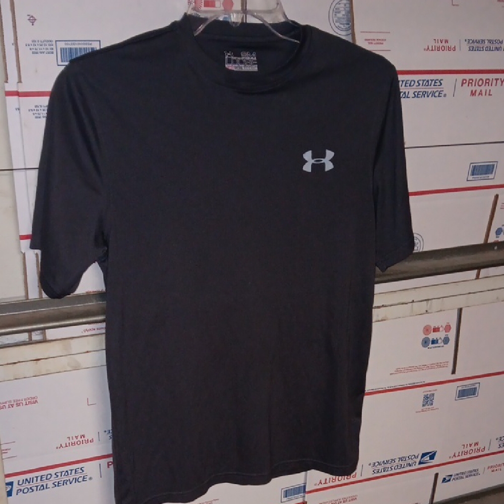 Under Armour Size S Loose Men's Dark Gray Short Sleeve (SKU 572)